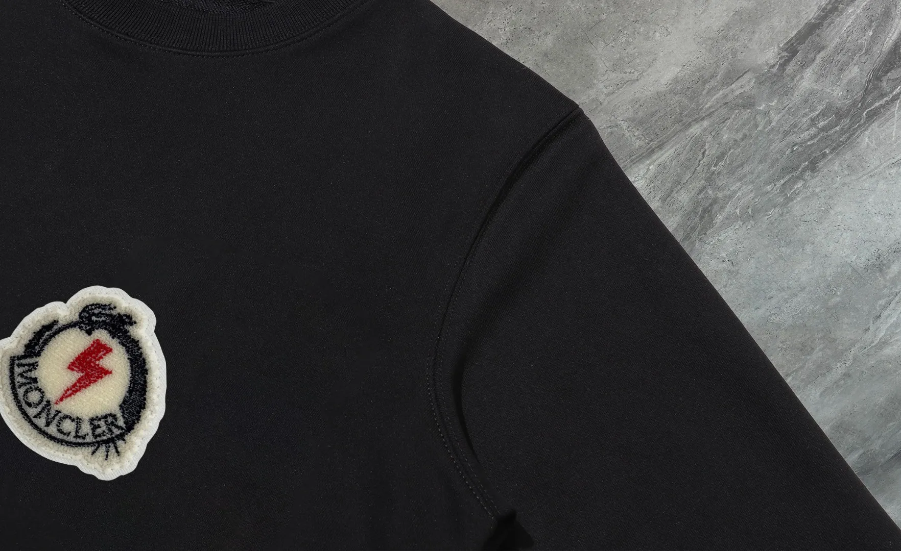 【 In Stock】 〖 𝐌𝐎𝐍𝐂𝐋𝐄𝐑~ 〗 440g ， 😎 ， ， Factory 2025 T ， ， Premium LOGO， Same Style ：Black White Size：S M L XL 2XL